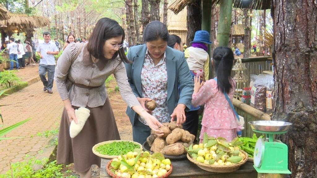Chợ phiên Măng Đen