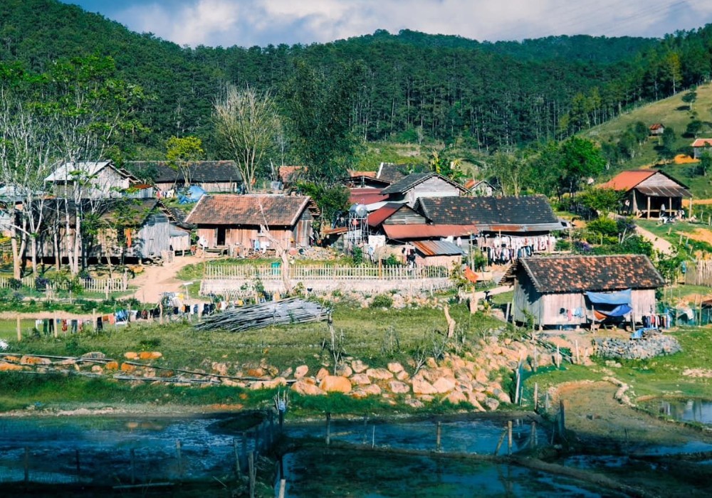 Làng Kon Pring sương mù